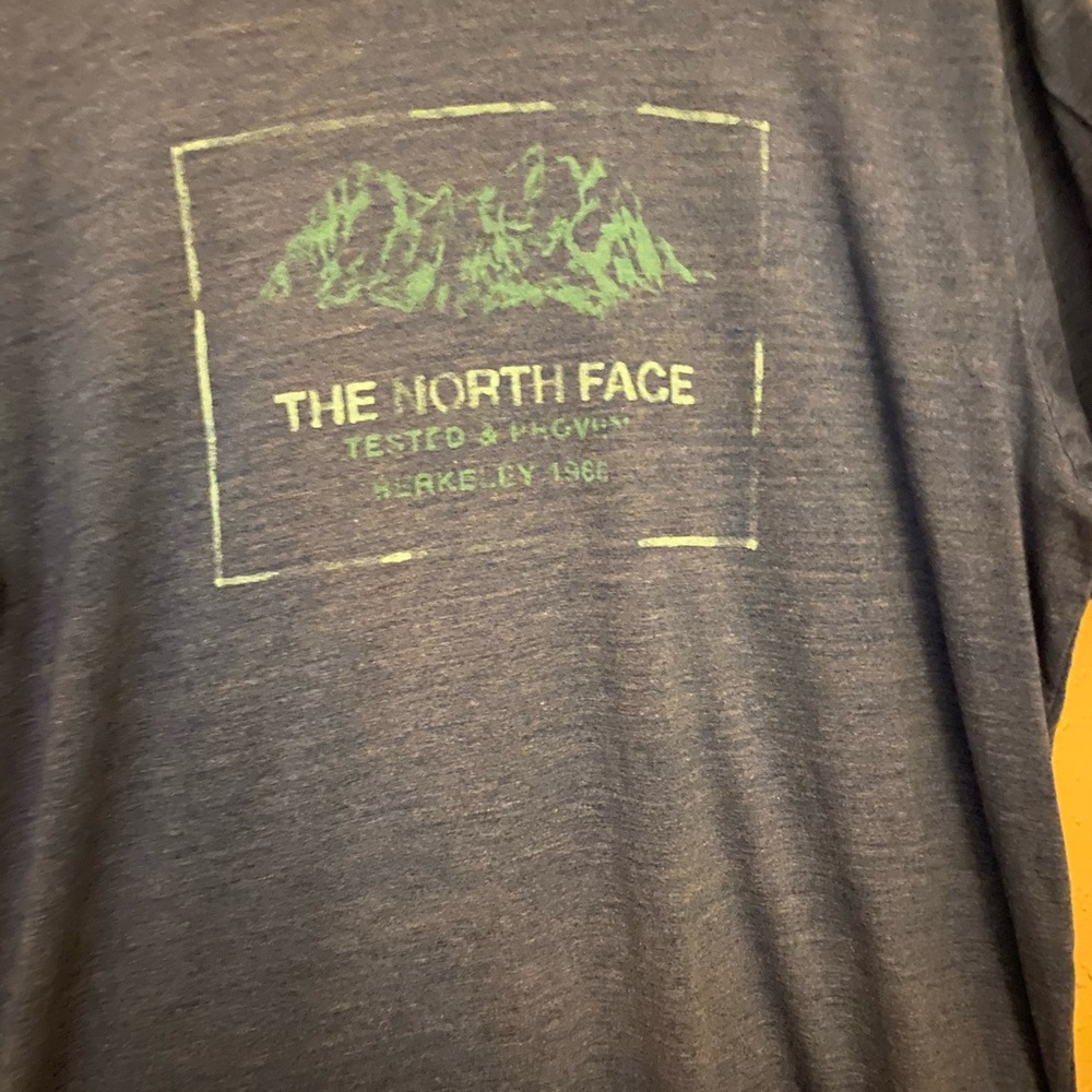 Men’s North Face Tee
